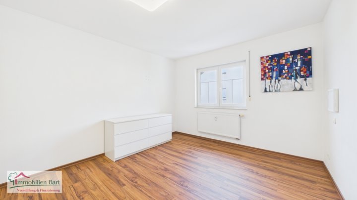 DIREKTE GRENZE L-REMICH/L-SCHENGEN: GEPFLEGTE 3ZKB WOHNUNG MIT CARPORT IN PERL-BESCH!