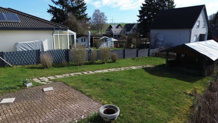 Charmantes und modernisiertes Einfamilienhaus mit großer Scheune