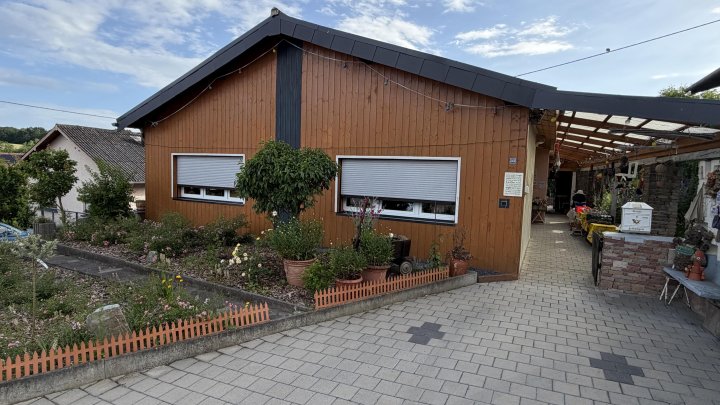 Renovierter Bungalow in Völklingen Lauterbach - Stein auf Stein gebaut