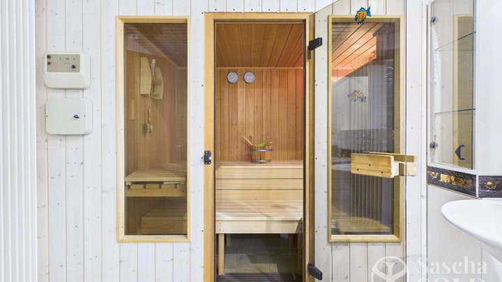 Großzügige Liegenschaft in ruhiger Waldrandlage - Pool, Sauna, Wintergarten, Balkon u. Doppelgarage