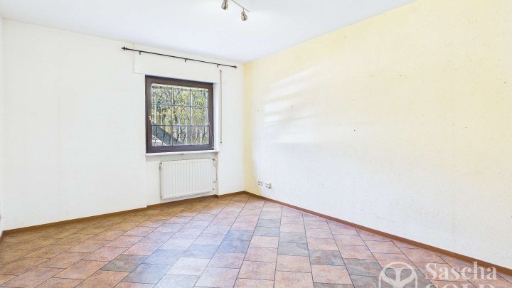 Großzügige Liegenschaft in ruhiger Waldrandlage - Pool, Sauna, Wintergarten, Balkon u. Doppelgarage