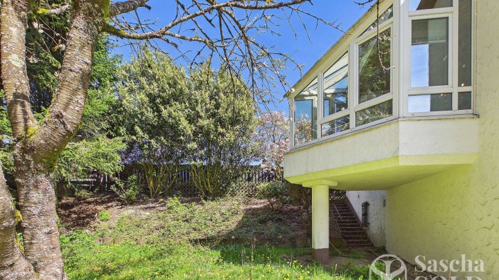 Großzügige Liegenschaft in ruhiger Waldrandlage - Pool, Sauna, Wintergarten, Balkon u. Doppelgarage