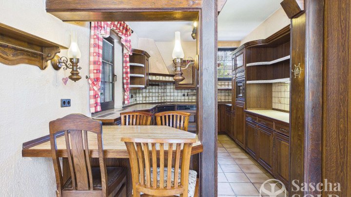 Großzügige Liegenschaft in ruhiger Waldrandlage - Pool, Sauna, Wintergarten, Balkon u. Doppelgarage