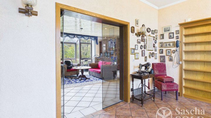 Großzügige Liegenschaft in ruhiger Waldrandlage - Pool, Sauna, Wintergarten, Balkon u. Doppelgarage