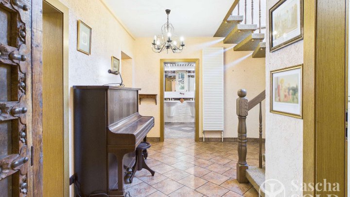 Großzügige Liegenschaft in ruhiger Waldrandlage - Pool, Sauna, Wintergarten, Balkon u. Doppelgarage