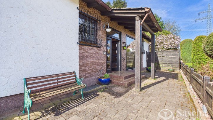 Großzügige Liegenschaft in ruhiger Waldrandlage - Pool, Sauna, Wintergarten, Balkon u. Doppelgarage