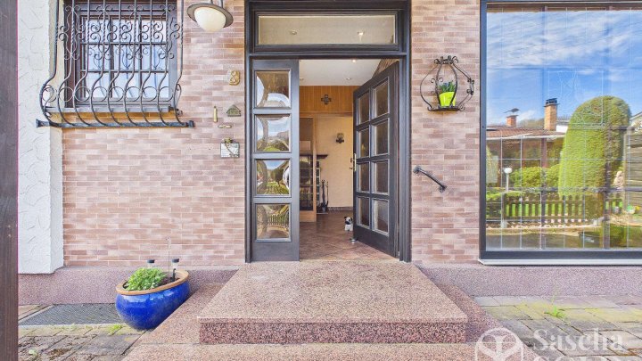 Großzügige Liegenschaft in ruhiger Waldrandlage - Pool, Sauna, Wintergarten, Balkon u. Doppelgarage