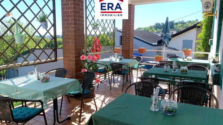 GASTRONOMIE UND WOHNEN MIT PANORAMABLICK IN BERUS.