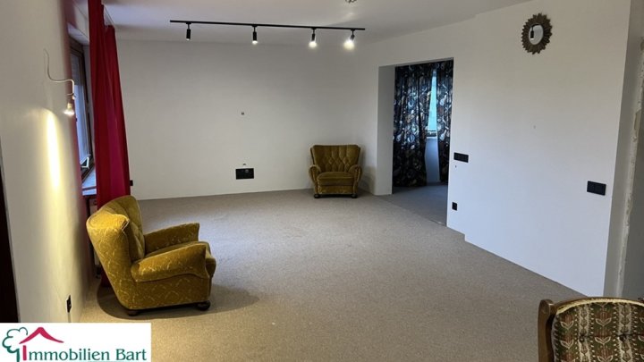 WOHNHAUS MIT SEPARATEM BAUGRUNDSTÜCK IN GRENZNÄHE