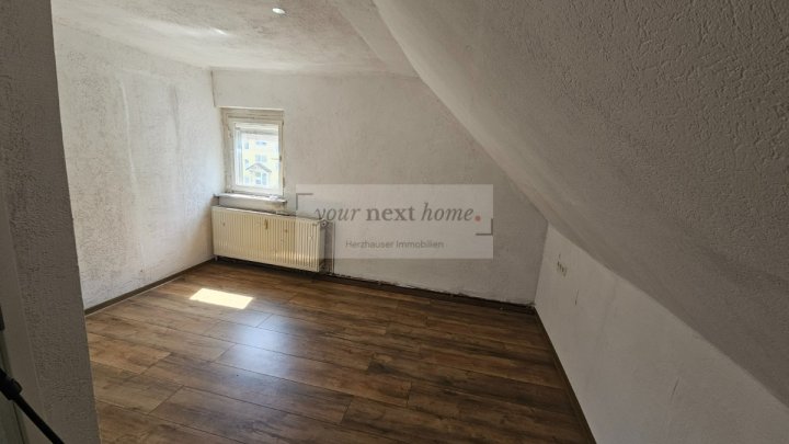 Freistehendes 1–2 Familienhaus mit Potenzial für Handwerker in ruhiger Wohnlage von St. Ingbert