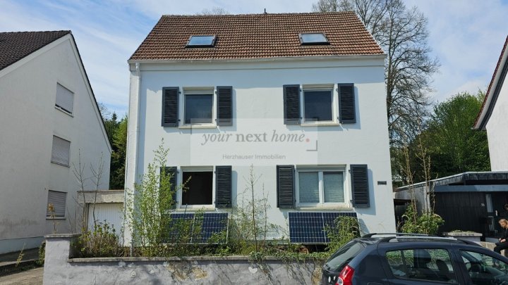 Freistehendes 1–2 Familienhaus mit Potenzial für Handwerker in ruhiger Wohnlage von St. Ingbert