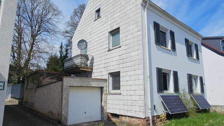 Freistehendes 1–2 Familienhaus mit Potenzial für Handwerker in ruhiger Wohnlage von St. Ingbert