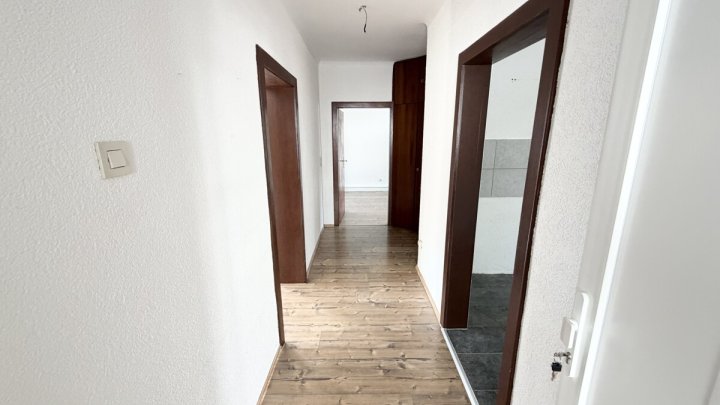 Mehrfamilienhaus mit 4 Wohneinheiten, Garten, Garagen und Stellplätzen