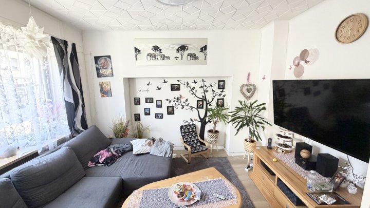 Mehrfamilienhaus mit 4 Wohneinheiten, Garten, Garagen und Stellplätzen