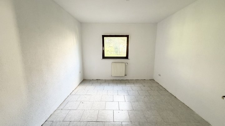 Mehrfamilienhaus mit 4 Wohneinheiten, Garten, Garagen und Stellplätzen