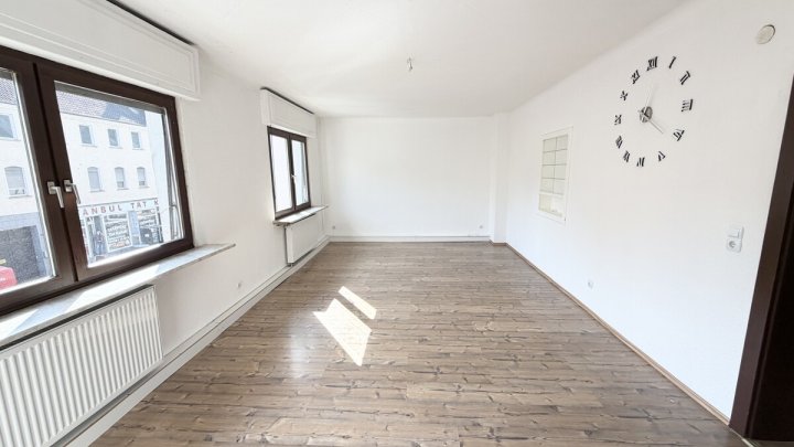 Mehrfamilienhaus mit 4 Wohneinheiten, Garten, Garagen und Stellplätzen