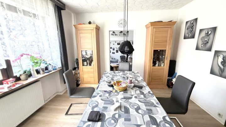 Mehrfamilienhaus mit 4 Wohneinheiten, Garten, Garagen und Stellplätzen