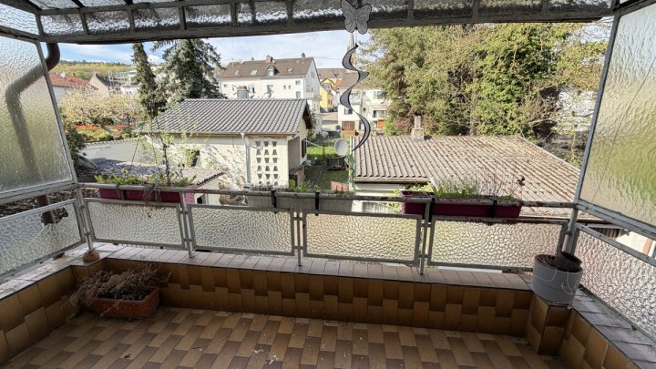 Mehrfamilienhaus mit 4 Wohneinheiten, Garten, Garagen und Stellplätzen