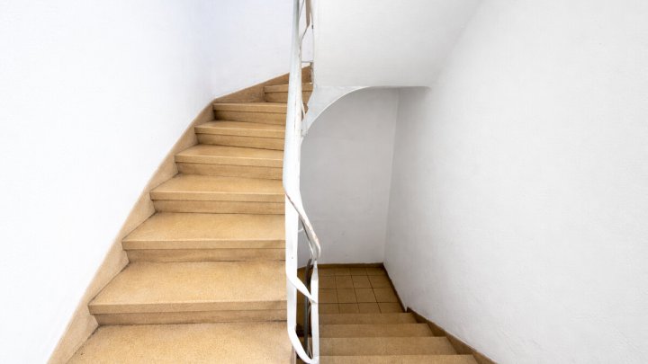 Mehrfamilienhaus mit 4 Wohneinheiten, Garten, Garagen und Stellplätzen