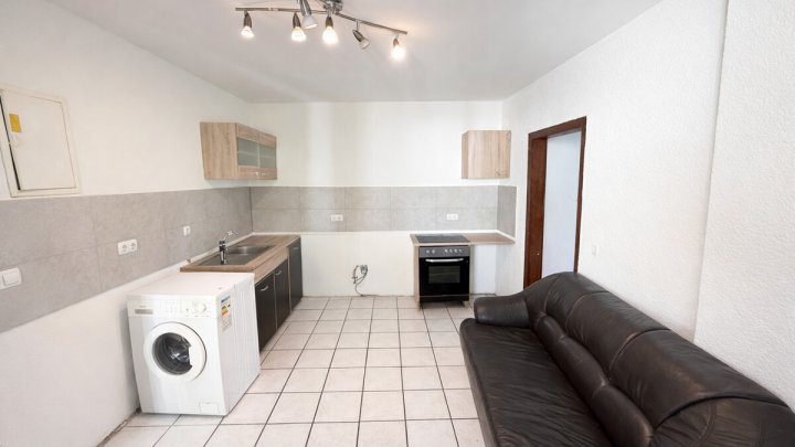 Mehrfamilienhaus mit 4 Wohneinheiten, Garten, Garagen und Stellplätzen