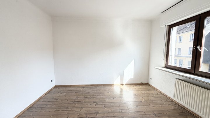 Mehrfamilienhaus mit 4 Wohneinheiten, Garten, Garagen und Stellplätzen