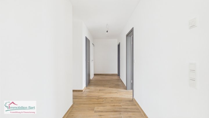 GRENZE LUXEMBURG: NEUE WOHNUNG MIT BALKON UND 33 M² GARAGE!