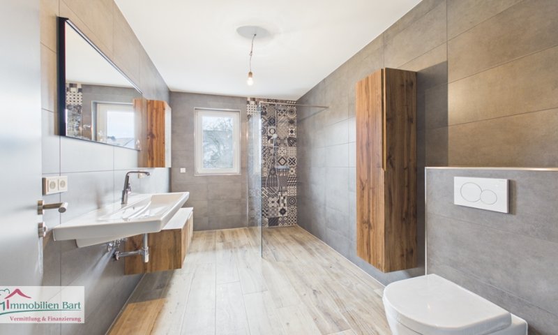 GRENZE LUXEMBURG: NEUE WOHNUNG MIT BALKON UND 33 M² GARAGE!