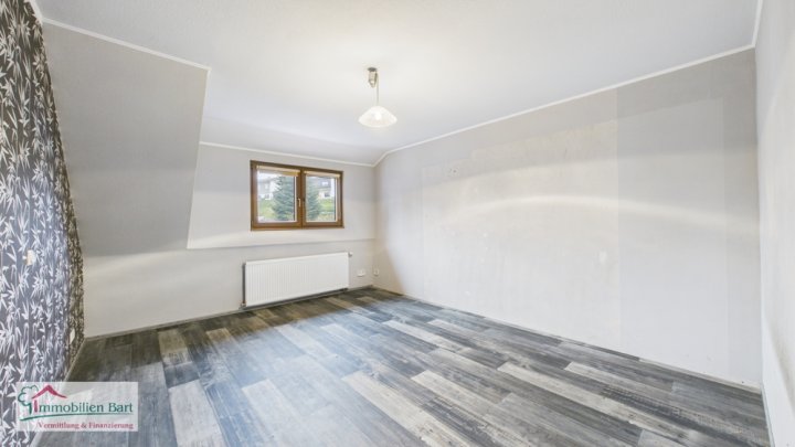 MERZIG-SCHWEMLINGEN: 

124 M² - WOHNUNG IN RUHIGER WOHNLAGE!
