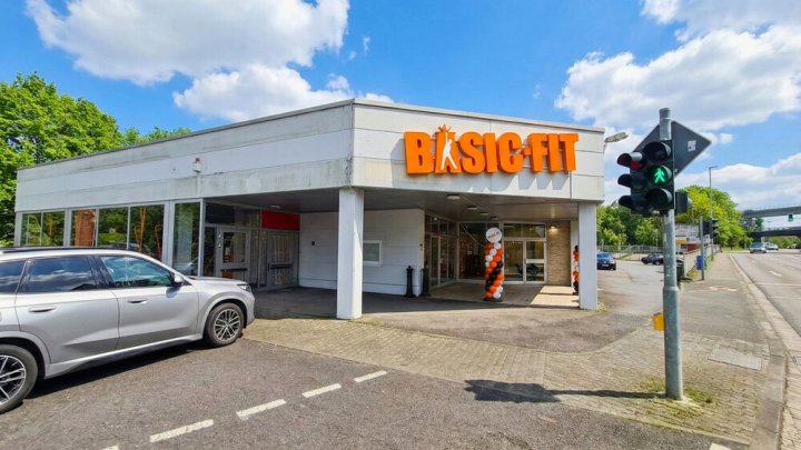 Gewerbeobjekt mit Top Rendite, vollvermietet, u.a. Fitness + Spielsalon