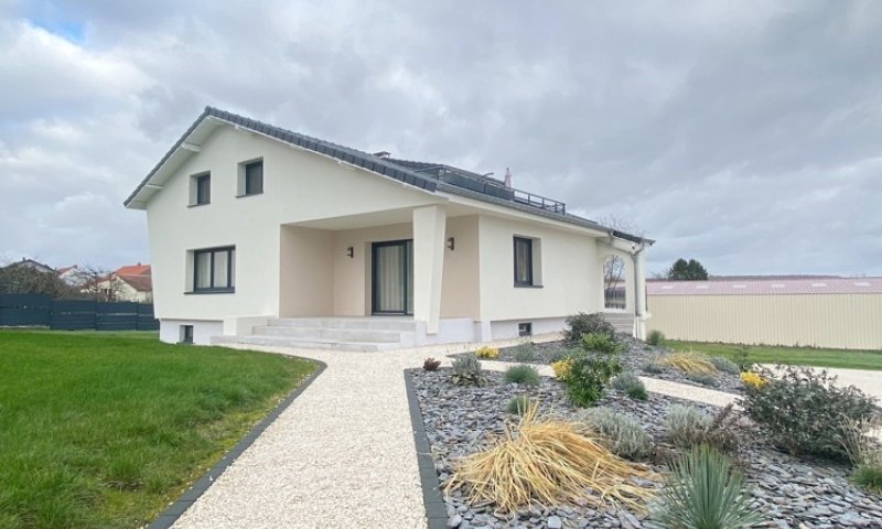 Luxuriös saniertes freistehendes Familiendomizil auf großem Grundstück in Spicheren