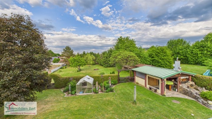 PROVISIONSFREI! GEPFLEGTES WOHNHAUS MIT TOLLEM GARTEN!