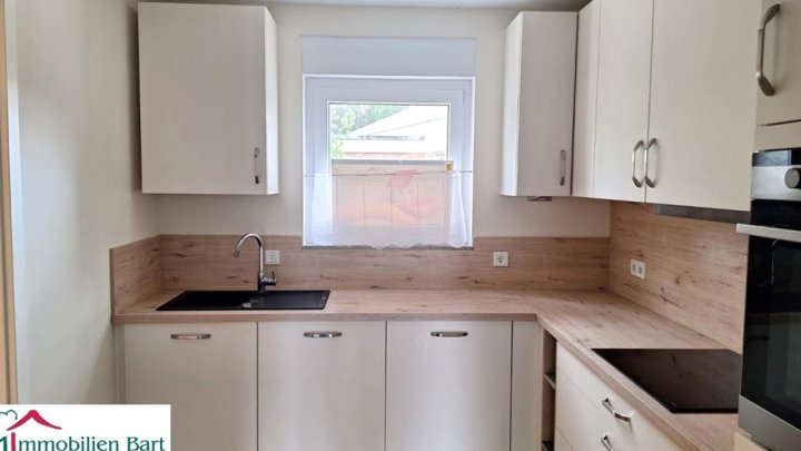 NEUWERTIGE 97 M² EG WOHNUNG, 2 SZ, RUHIGE WOHNLAGE!