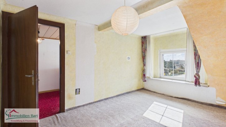 GRENZNÄHE LUXEMBURG:

WOHNHAUS IN ORSCHOLZ MIT 3 SCHLAFZIMMERN UND WINTERGARTEN SOWIE GARTEN