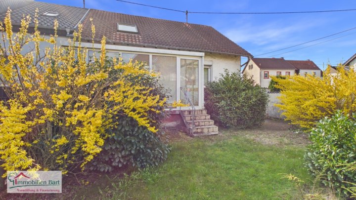 GRENZNÄHE LUXEMBURG:

WOHNHAUS IN ORSCHOLZ MIT 3 SCHLAFZIMMERN UND WINTERGARTEN SOWIE GARTEN