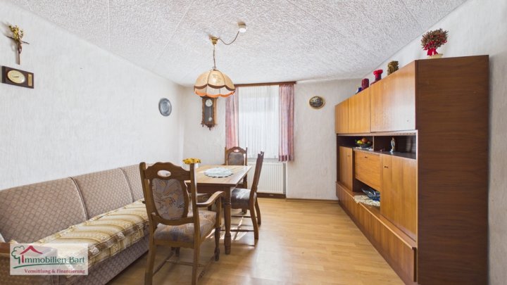 GRENZE L-WORMELDANGE:

IDYLLISCHES LANDLEBEN IM EHEMALIGEN BAUERNHAUS / GARAGEN / SCHEUNE / WERKSTATT