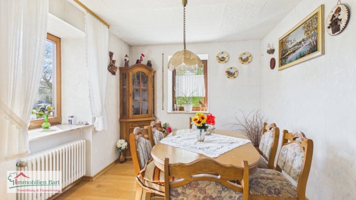 GRENZE L-WORMELDANGE:

IDYLLISCHES LANDLEBEN IM EHEMALIGEN BAUERNHAUS / GARAGEN / SCHEUNE / WERKSTATT