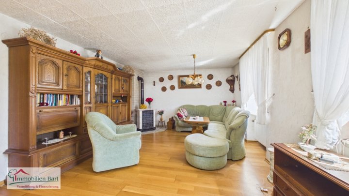 GRENZE L-WORMELDANGE:

IDYLLISCHES LANDLEBEN IM EHEMALIGEN BAUERNHAUS / GARAGEN / SCHEUNE / WERKSTATT