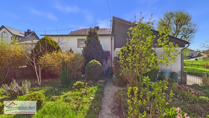 GRENZE L-WORMELDANGE:

IDYLLISCHES LANDLEBEN IM EHEMALIGEN BAUERNHAUS / GARAGEN / SCHEUNE / WERKSTATT