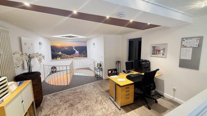 Moderne Gewerbefläche mit Galerie, Wintergarten & Top-Ausstattung im Zentrum von St. Ingbert