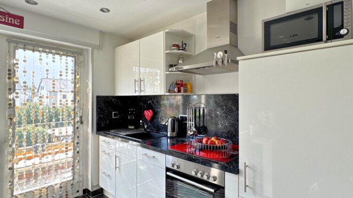 Freiistehendes gepflegtes 2-3 FH mit Wintergarten, Garage, sofort verfügbar