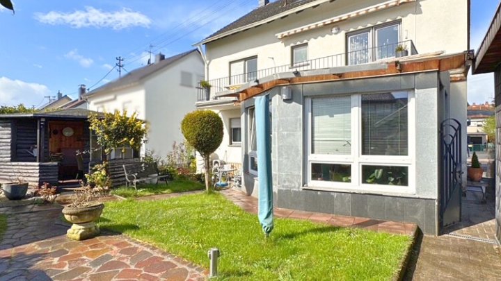 Freiistehendes gepflegtes 2-3 FH mit Wintergarten, Garage, sofort verfügbar