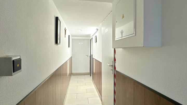 Freiistehendes gepflegtes 2-3 FH mit Wintergarten, Garage, sofort verfügbar