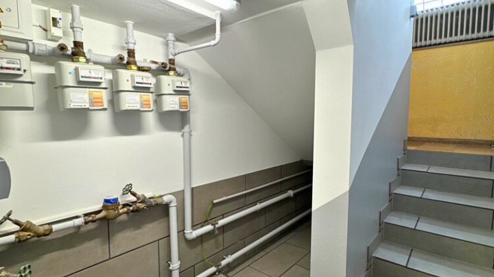 Freiistehendes gepflegtes 2-3 FH mit Wintergarten, Garage, sofort verfügbar