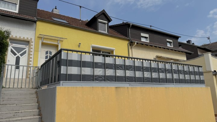 Als Kapitalanlage oder Eigenbedarf kleines Reihenhaus zentral gelegen mit Terrasse ohne Wiesenfläche