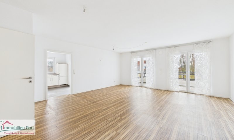 ALTERSGERECHTE WOHNUNG / SEPARATES WC / GROßER TIEFGARAGENSTELLPLATZ !