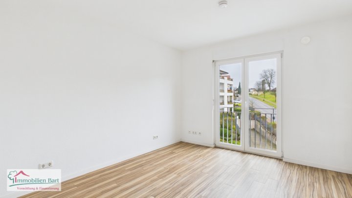 ALTERSGERECHTE WOHNUNG / SEPARATES WC / GROßER TIEFGARAGENSTELLPLATZ !