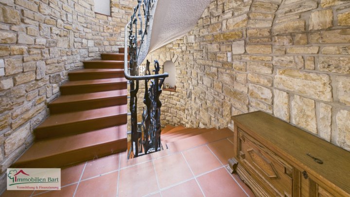 WOHNHAUS MIT 458 M² WOHNFLÄCHE IN LOSHEIM-HAUSBACH