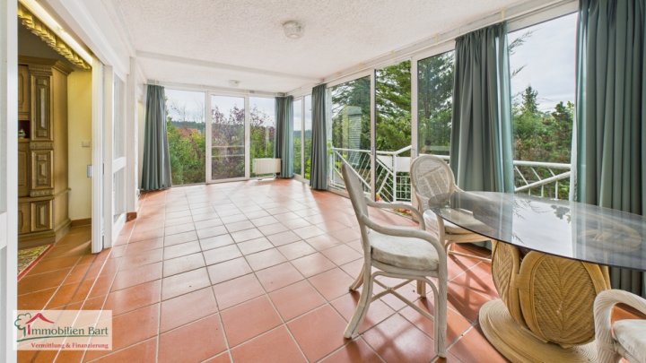 WOHNHAUS MIT 458 M² WOHNFLÄCHE IN LOSHEIM-HAUSBACH