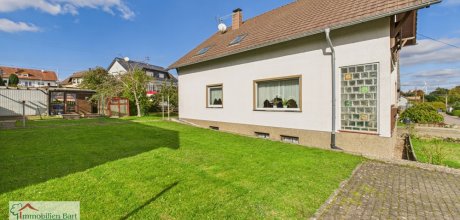 Seitenansicht mit Garten