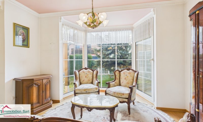 GRENZNÄHE: 4 GROßE GARAGEN / 276 M² WOHNHAUS / SOFORT VERFÜGBAR!